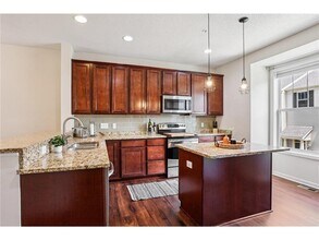 8257 Norwood Ln N in Maple Grove, MN - Foto de edificio - Building Photo