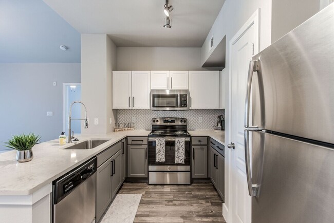 10200 Tanner Rd in Houston, TX - Building Photo - Building Photo