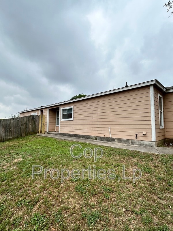 15416 Kamary Ln in San Antonio, TX - Building Photo - Building Photo
