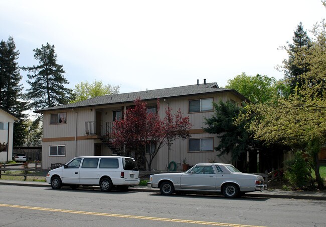 440 March Ave in Healdsburg, CA - Building Photo - Building Photo