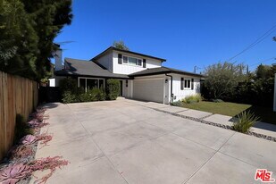 13123 Magnolia Blvd in Los Angeles, CA - Building Photo