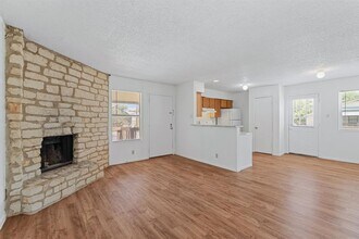 302 Algerita Dr in Georgetown, TX - Building Photo - Building Photo