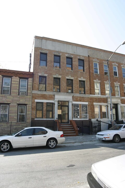 22 Menahan St in Brooklyn, NY - Building Photo