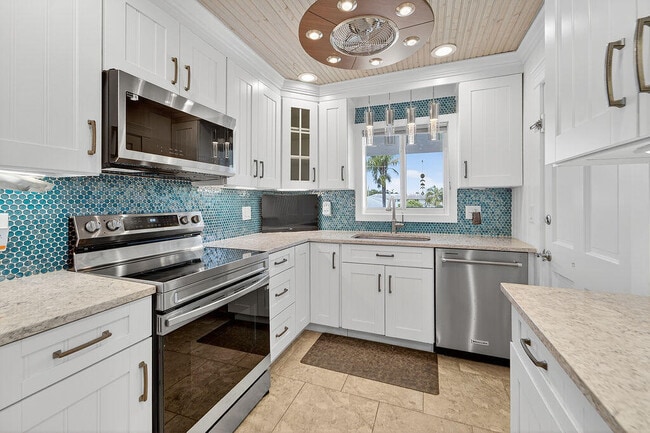 4 Westwood Ave in Jupiter, FL - Building Photo - Building Photo