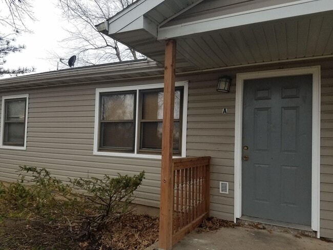 property at 909 E Quincy St