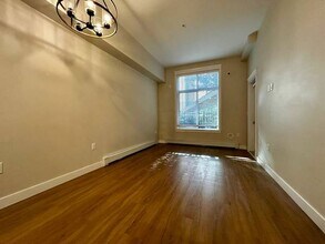 11077 Ravine Rd in Surrey, BC - Building Photo - Building Photo