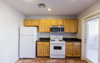 1300 Red Gable Ln in Las Vegas, NV - Building Photo - Building Photo