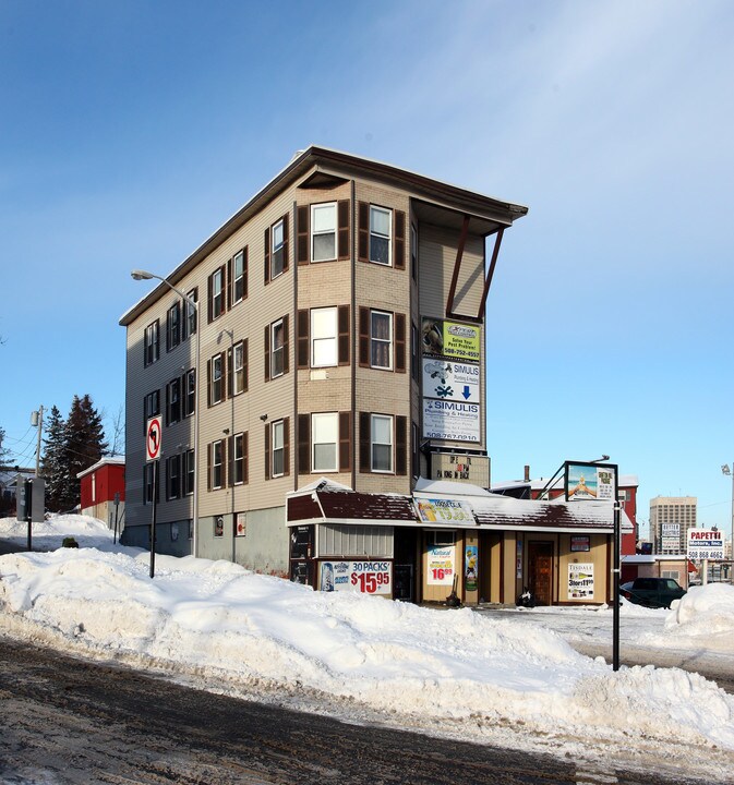 8 Penn Ave in Worcester, MA - Foto de edificio