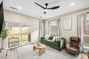 5702 Riverside Dr in Dallas, TX - Building Photo