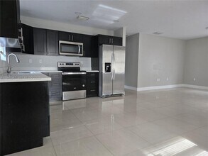 1707 NW 68th Terrace in Miami, FL - Building Photo - Building Photo