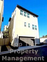 11016 Solstice Wy in San Diego, CA - Building Photo