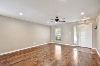 8975 Scarlet in Universal City, TX - Building Photo - Building Photo