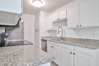 6024 W Golden Ln in Glendale, AZ - Building Photo - Building Photo