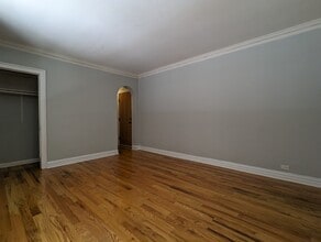 429 W Roscoe St, Unit 425-104 in Chicago, IL - Foto de edificio - Building Photo