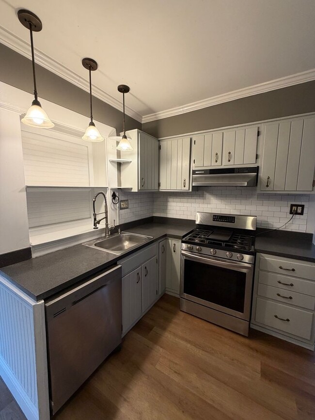 323 Carsonia Ave in Mount Penn, PA - Building Photo - Building Photo