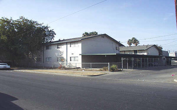 1388 Bulldog Ln in Fresno, CA - Building Photo - Building Photo