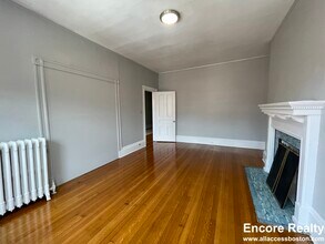 21 Harris St, Unit 11P-6 in Brookline, MA - Building Photo - Building Photo