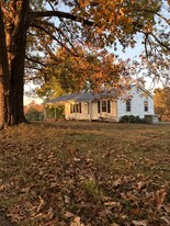 3392 Ball Rd in Cunningham, TN - Building Photo