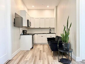 Furnished room/NOT APARTMENT in Brooklyn, NY - Building Photo - Building Photo