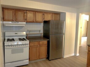 2650 W Touhy Ave in Chicago, IL - Building Photo - Building Photo