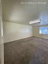 143 N Castle Rock St in Woodlake, CA - Building Photo - Building Photo
