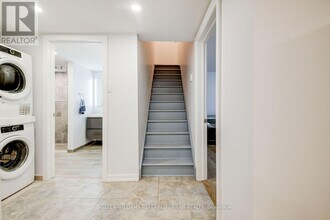 2556 Lake Shore Blvd W in Toronto, ON - Building Photo - Building Photo