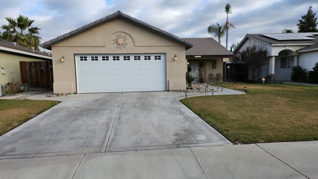 8516 Icicle Creek Dr in Bakersfield, CA - Foto de edificio - Building Photo