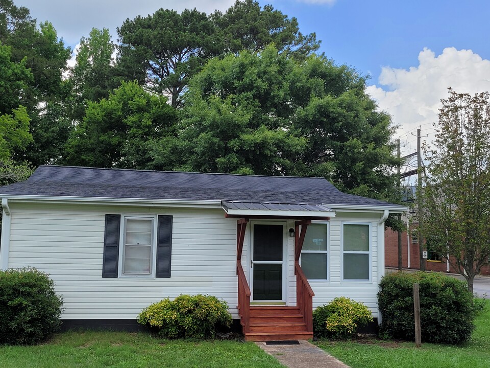 207 Lilac Ave in Oneonta, AL - Building Photo