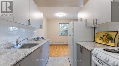 52 Park St E in Mississauga, ON - Building Photo - Building Photo