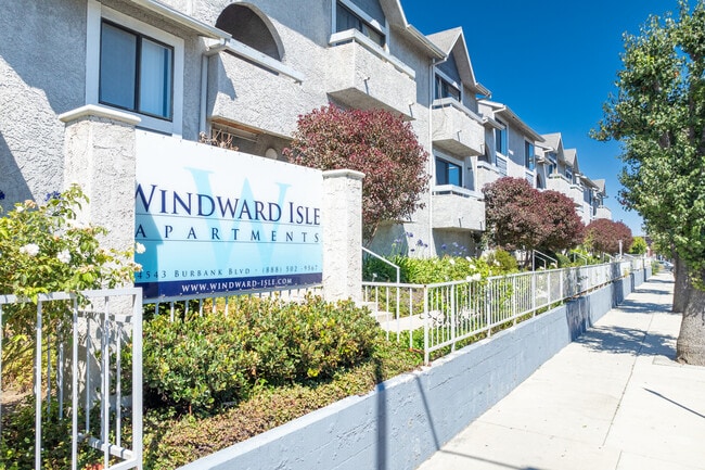 Windward Isle in Sherman Oaks, CA - Building Photo - Building Photo