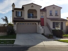 910 Burgundy Ct in Santa Maria, CA - Building Photo