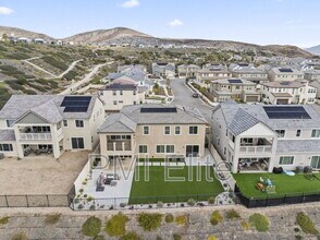 28649 Windbreak Tr in Santa Clarita, CA - Building Photo - Building Photo