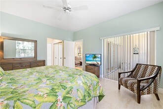 757 Wiggins Lake Dr in Naples, FL - Building Photo - Building Photo