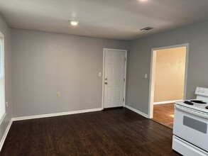 1240 N Garfield Ave in Stephenville, TX - Building Photo - Building Photo