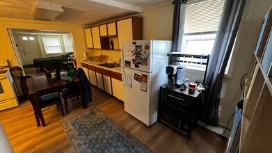 287 Main St, Unit 209 in Warren, RI - Foto de edificio - Building Photo