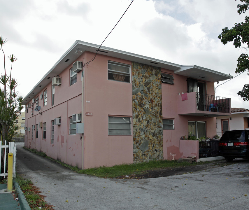 1235 SW 7th St in Miami, FL - Building Photo