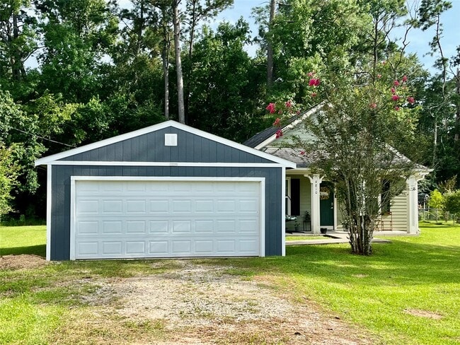 4810 Pecan Ln in Old River-Winfree, TX - Building Photo - Building Photo