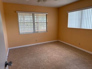 361 Northampton R in West Palm Beach, FL - Foto de edificio - Building Photo