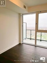 105-LP105 Oneida Crescent in Richmond Hill, ON - Building Photo - Building Photo