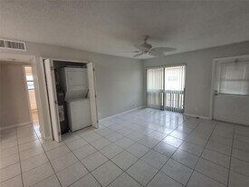 2611 Riverside Dr in Coral Springs, FL - Building Photo
