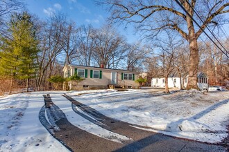 208 4th St in Buchanan, NY - Foto de edificio - Building Photo