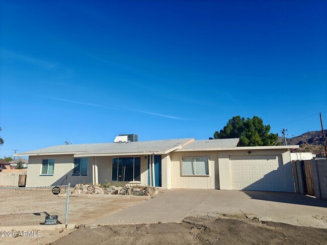 251 W Buist Ave in Phoenix, AZ - Building Photo - Building Photo