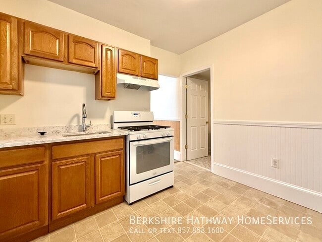 2 Cypress St in Somerville, MA - Building Photo - Building Photo