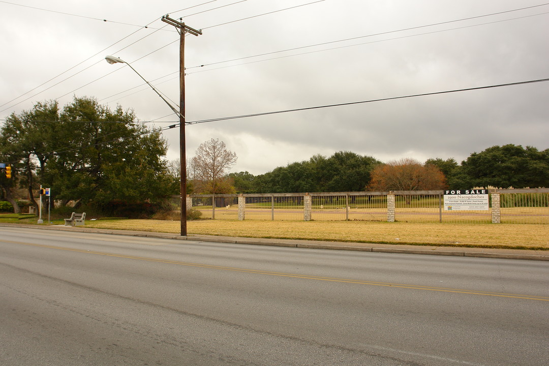 2900 Nacogdoches Rd in San Antonio, TX - Building Photo