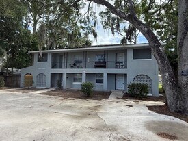457 Knox McRae Dr in Titusville, FL - Building Photo