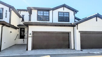 5639 N Honore Ave in Sarasota, FL - Building Photo