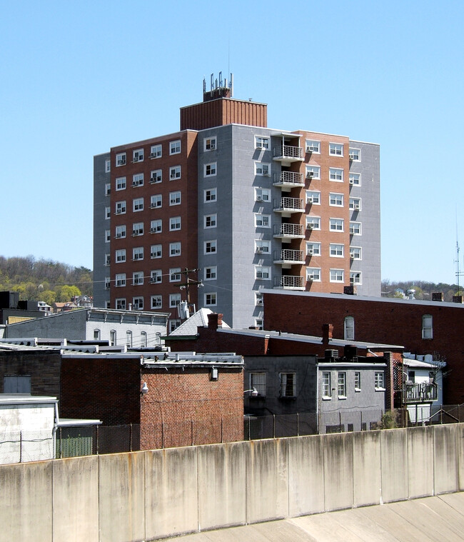 JFK Apartments in Cumberland, MD - Foto de edificio - Building Photo