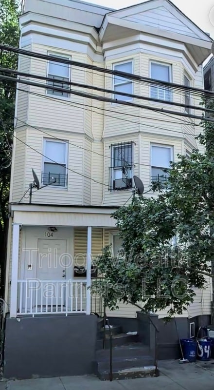 property at 104 S 12th St