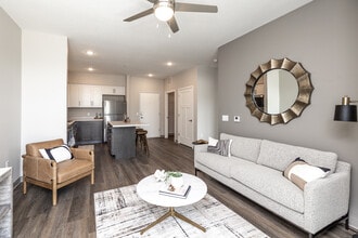 1200 Jade Apartments in Clear Lake, IA - Foto de edificio - Interior Photo