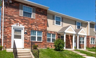 Eminence Village in Eminence, KY - Foto de edificio - Building Photo